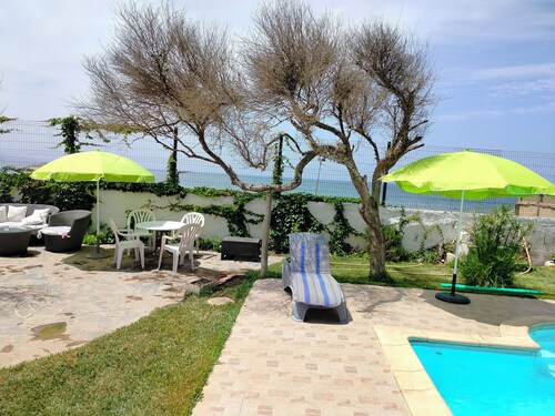 Villa beach access pool