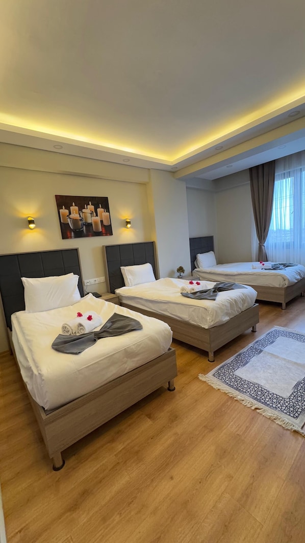 Classic Triple Room | In-room safe, desk, laptop workspace, soundproofing - Lions Hotel (Altinova)