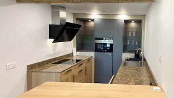 Réfrigérateur, four, plaque de cuisson, lave-vaisselle