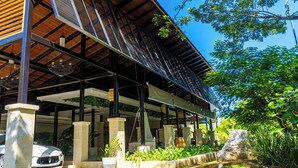 Quầy tiếp tân