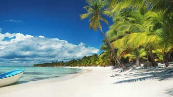 Privéstrand vlakbij, wit zand