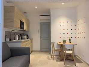 Interior - Holiday in Arles: Amphitheatre Apartment A (Arles)