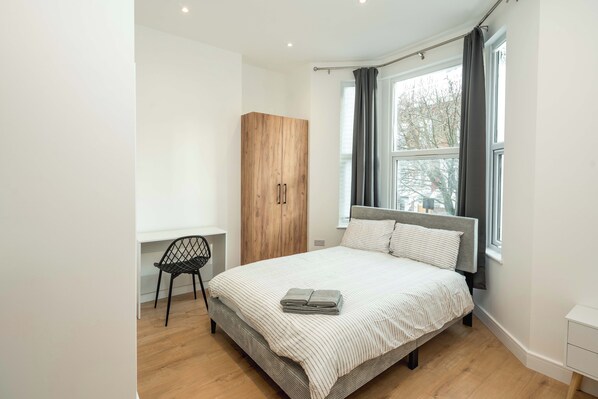 1 bedroom, desk, WiFi, bed sheets