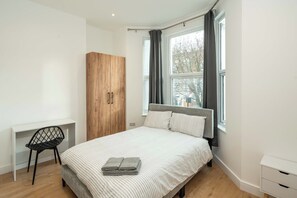 1 chambre, bureau, Wi-Fi, draps fournis