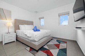 2 bedrooms, desk, iron/ironing board, travel cot - Modern Oceanview Retreat at Downtown Oranjestad (Oranjestad)