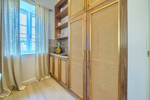 Luxury Suite, City View | Private kitchen