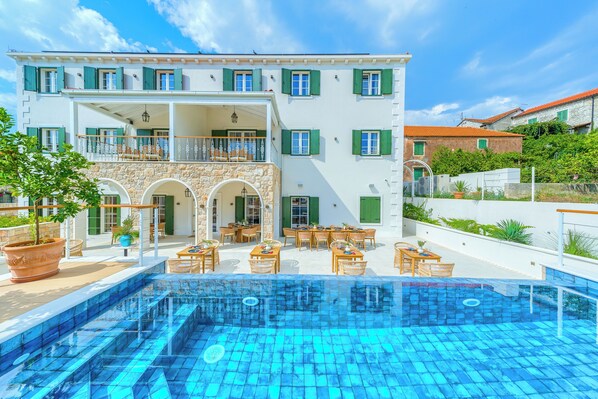 Bagian depan properti