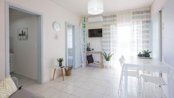 Een televisie en een kantoor