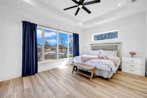 5 habitaciones, tabla de planchar con plancha y cuna de viaje 