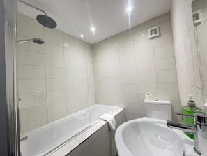 Douche, sèche-cheveux
