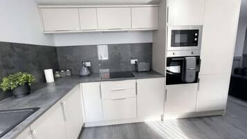 Cookware/dishes/utensils