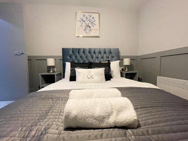 2 bedrooms, iron/ironing board, WiFi