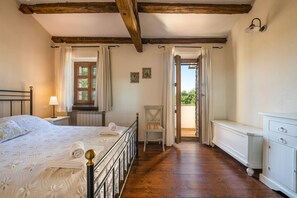 3 chambres, fer et planche à repasser, Wi-Fi, draps fournis