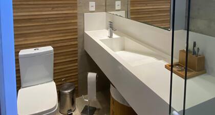 MODERN APARTMENT IN THE CENTER OF PATOS DE MINAS, AIR CONDITIONED AND WITH EXCLUSIVE ENTRANCE.