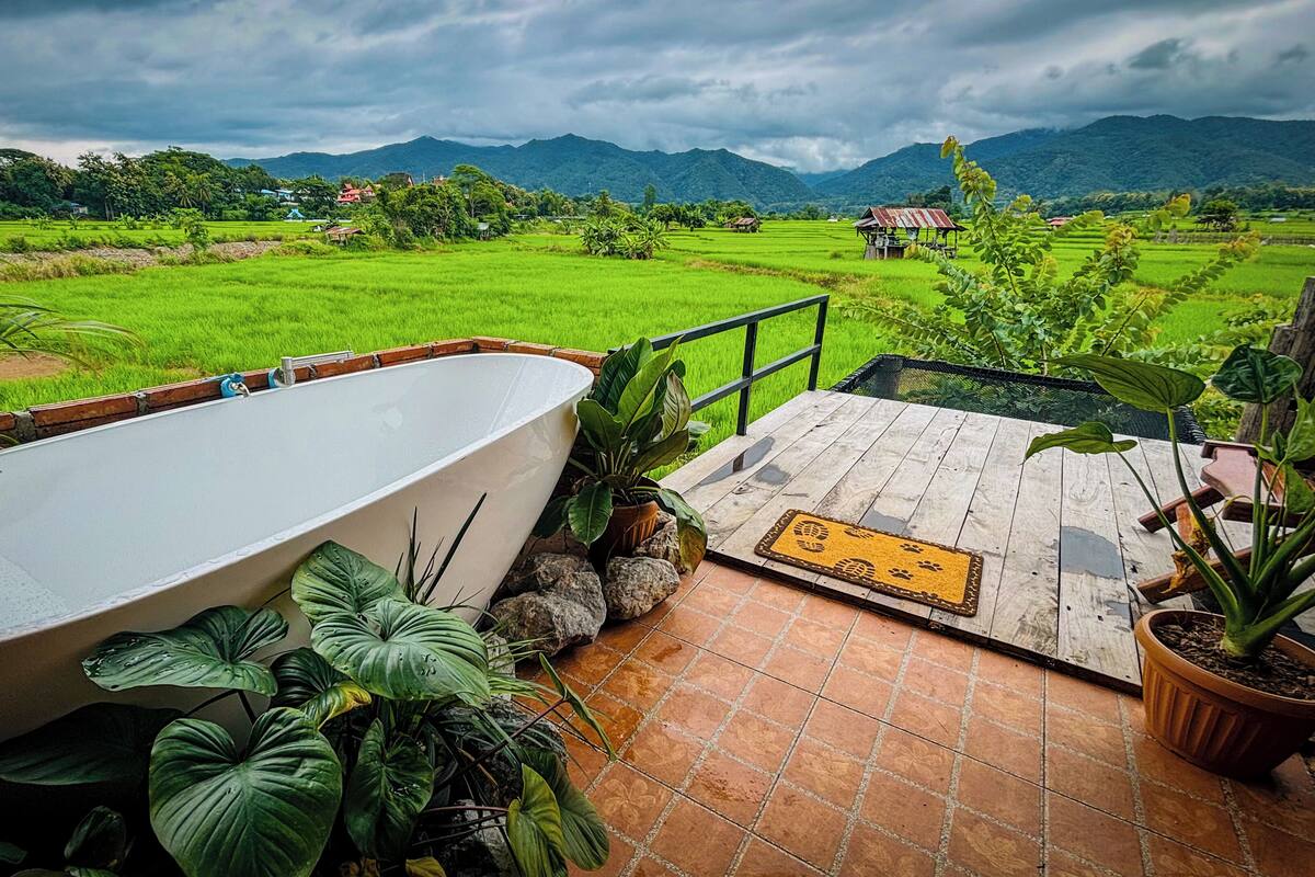 Family Room, Multiple Beds, Hill View | Deep soaking bathtub