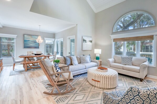 Smart TV, books - MyStay at 7649 Huntington Villa - Lagoon Views, Beach, Pool & Family Essentials! (Hilton Head Island)