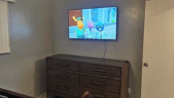 2 slaapkamers, een strijkplank/strijkijzer, reisbedje, wifi