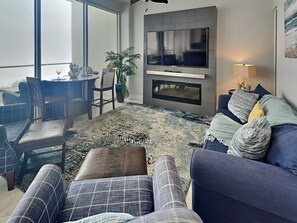 Smart TV, videojuegos, futbolito, mesa de ping pong