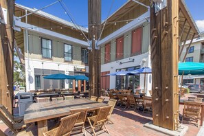 Outdoor dining - 29| Walk to Shunk Gulley & Beach Access + 3 Kings! (Santa Rosa Beach)