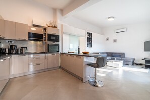 Fridge, microwave, oven, stovetop - Villa Novigrad Zadar Villas (Novigrad)