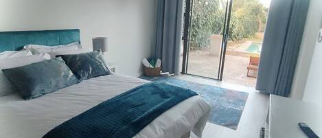 4 bedrooms, iron/ironing board, bed sheets