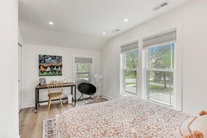 3 habitaciones, escritorio, tabla de planchar con plancha y wifi gratis