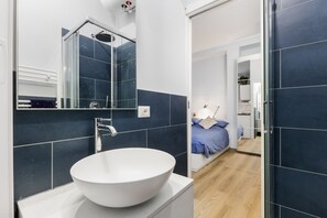 Hair dryer, towels - MI Life 23 APT -wifi-Fiera (Milano)