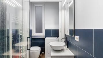 SĂšche-cheveux, serviettes fournies