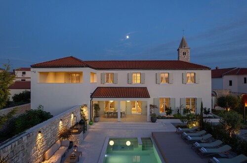 Luxusvilla Marca beheizter Pool 36m2, familienfreundlich, Grill