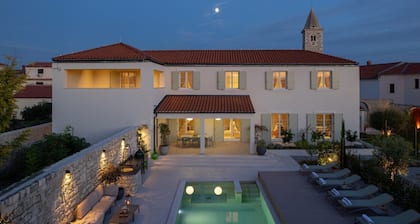 Luxusvilla Marca beheizter Pool 36m2, familienfreundlich, Grill