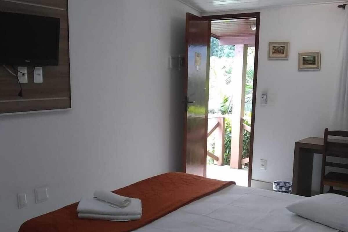 1 Schlafzimmer, Schreibtisch, laptopgeeigneter Arbeitsplatz