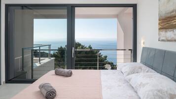 5 slaapkamers, een strijkplank/strijkijzer, wifi, beddengoed