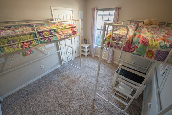 4 chambres, fer et planche à repasser, Wi-Fi, draps fournis