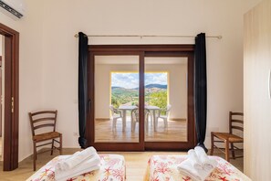 Classic Apartment, 2 Bedrooms, Kitchenette | Bed sheets