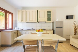 Classic Apartment, 2 Bedrooms, Kitchenette | Private kitchen
