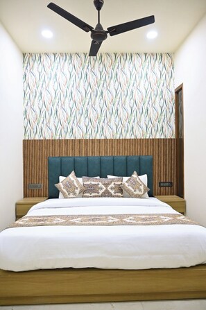 Desk, free WiFi - Aceotel Inn Platinum Stay Amritsar (Amritsar)