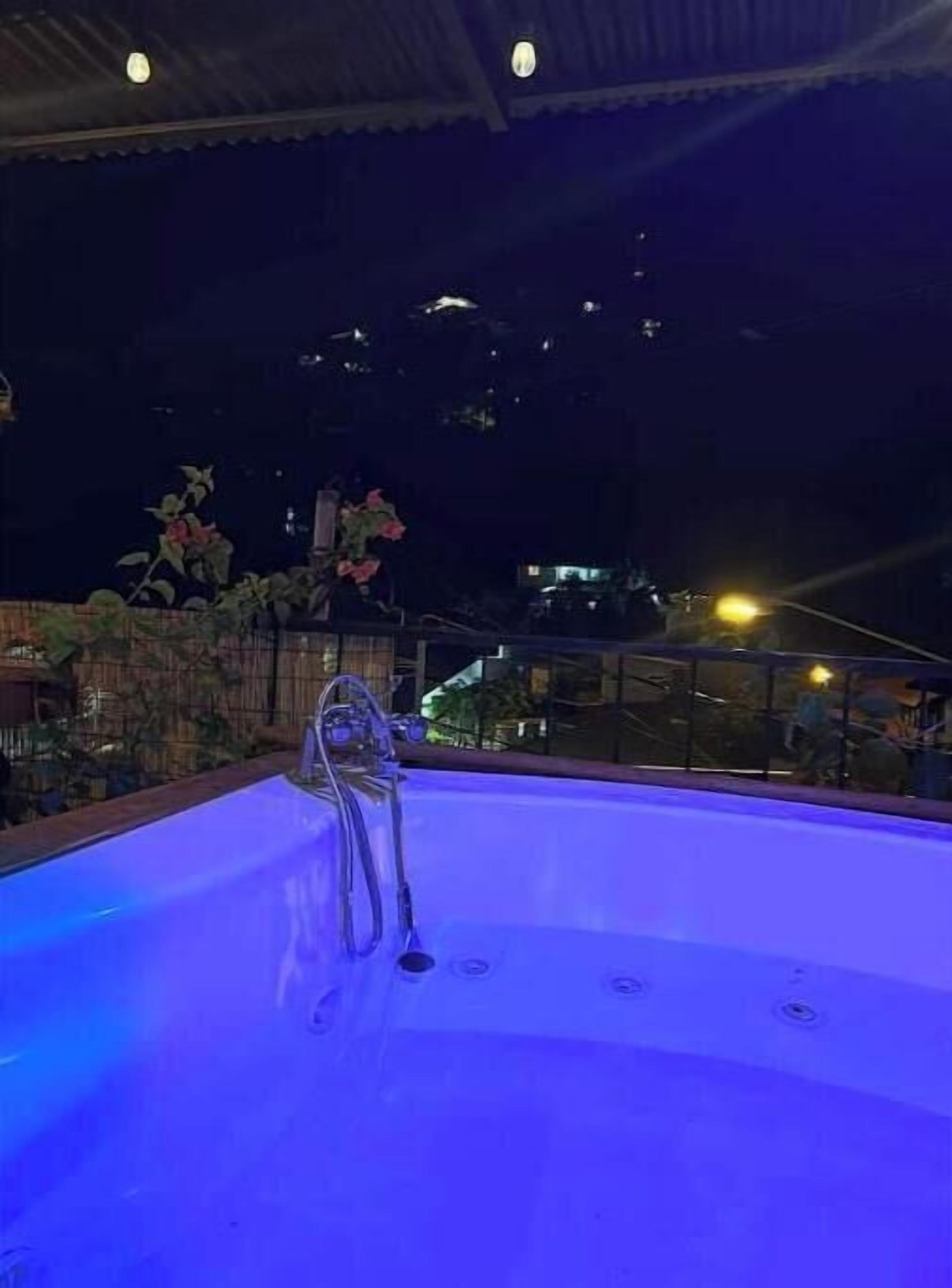 屋外スパ浴槽