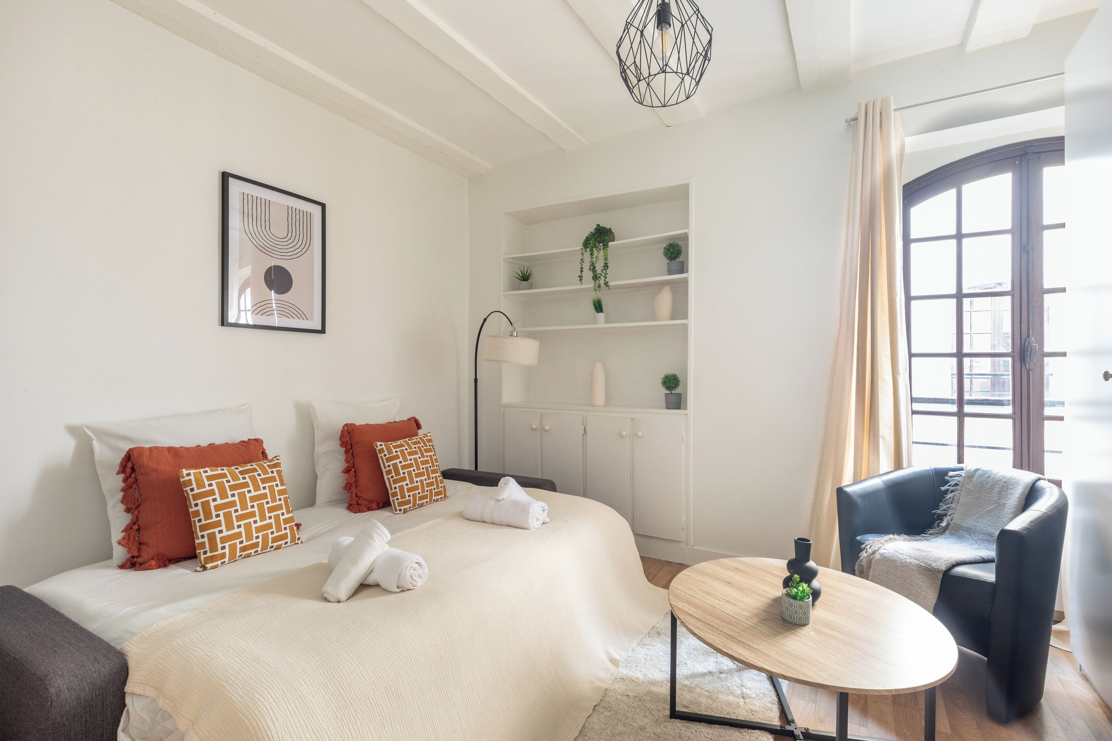 Studio | Living area | Flat-screen TV