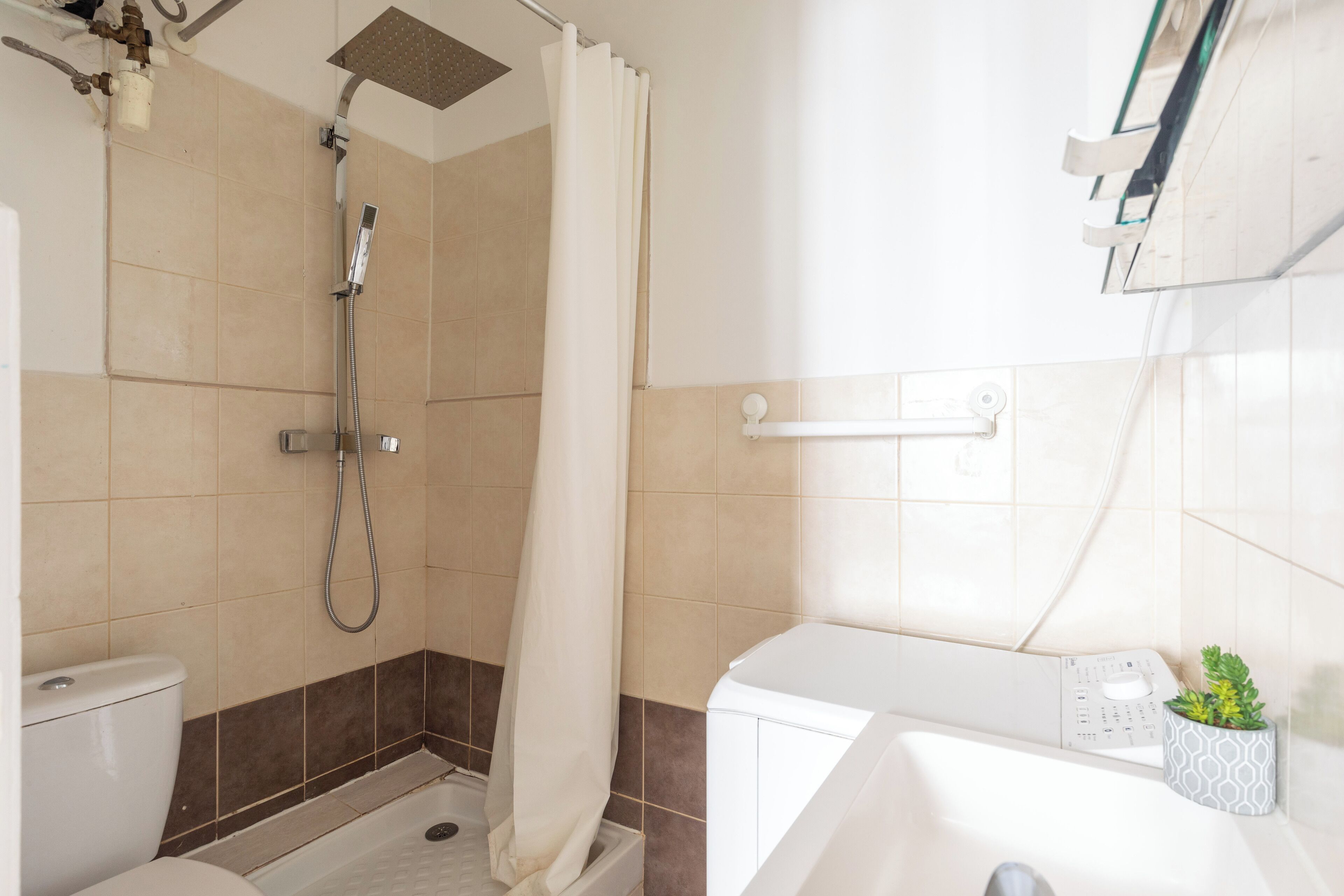 Studio | Phòng tắm | Đồ dùng nhà tắm miễn phí, máy sấy tóc, khăn tắm, xà phòng 