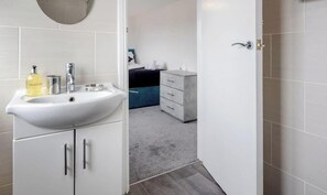 Suihku, hiustenkuivaaja