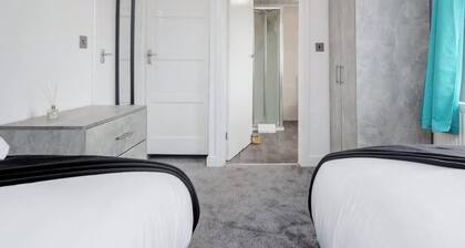 Contractors 6 Bedrooms | Garden | Wifi | Parking