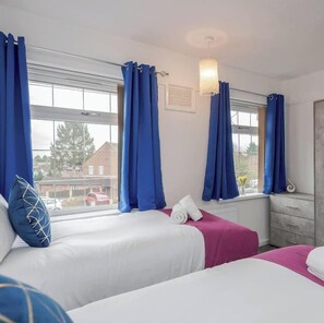 6 makuuhuonetta, silitysrauta/-lauta, Wi-Fi, vuodevaatteet