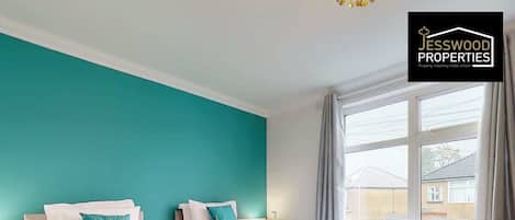 3 室のベッドルーム、アイロン / アイロン台、WiFi、ベッドシーツ