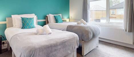 3 bedrooms, iron/ironing board, WiFi, bed sheets