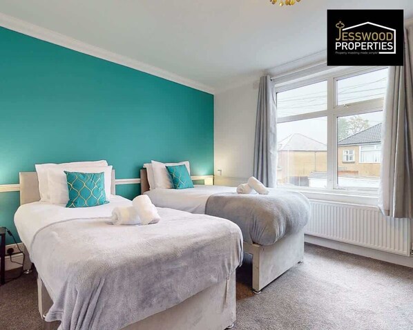 3 bedrooms, iron/ironing board, WiFi, bed sheets