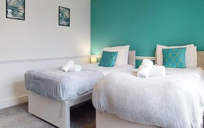 3 bedrooms, iron/ironing board, WiFi, bed sheets