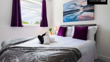 2 bedrooms, iron/ironing board, WiFi, bed sheets