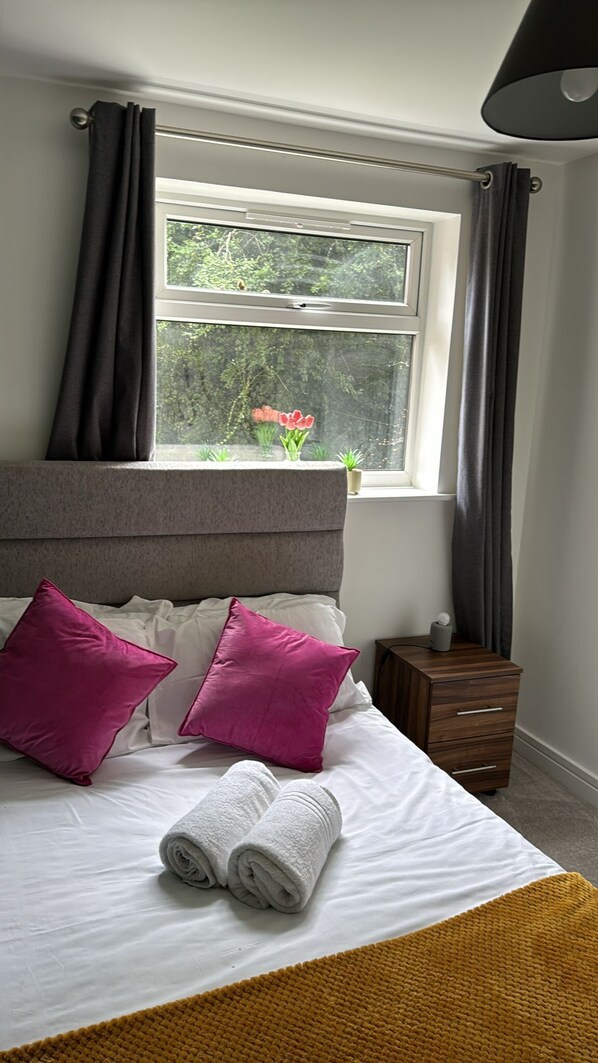 2 bedrooms, iron/ironing board, WiFi, bed sheets