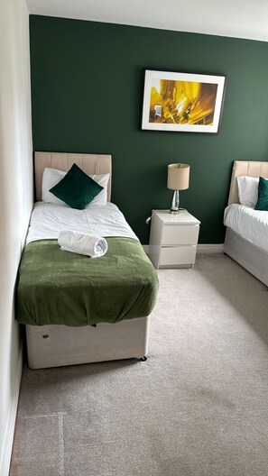 2 chambres, fer et planche à repasser, Wi-Fi, draps fournis
