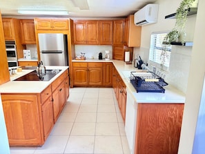 Fridge, microwave, oven, stovetop - Spacious 2BR Retreat – Center of Grand Cayman, Sleeps 6 + Fast WiFi (Bodden Town)